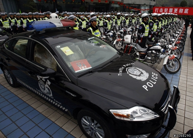 大陸重慶交巡警MENDEO警車