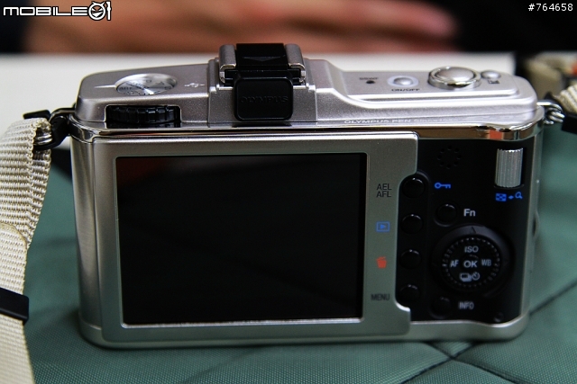 朋友  E-P2 銀色機入手 顏色超銷魂