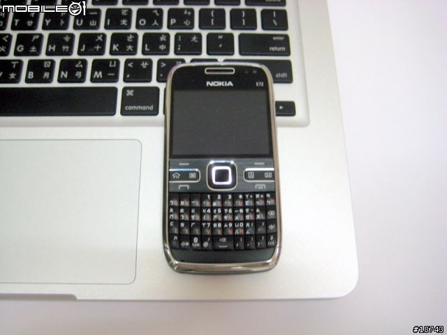 [分享] Nokia E72 隨時隨地，一手掌握工作優勢