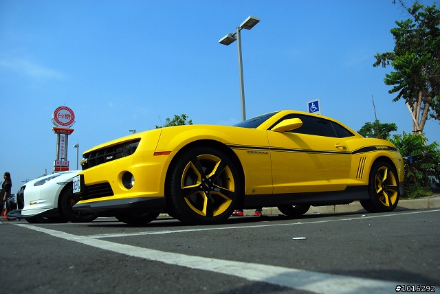 575、大黃蜂&R35 in夢時代