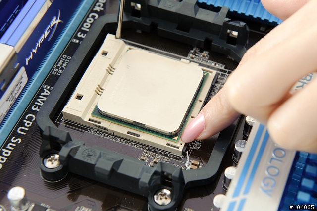 桌布釋出，27P，美女Sophie「開核」初體驗--華碩ASUS M4A89GTD PRO/USB3