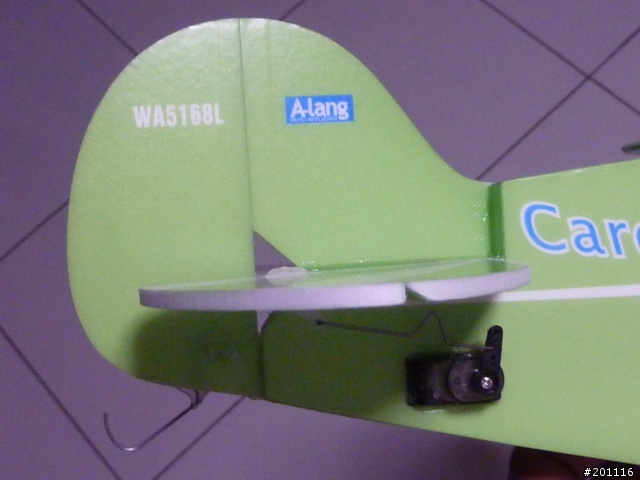 超口愛的 50cm 迷你小雙翼機