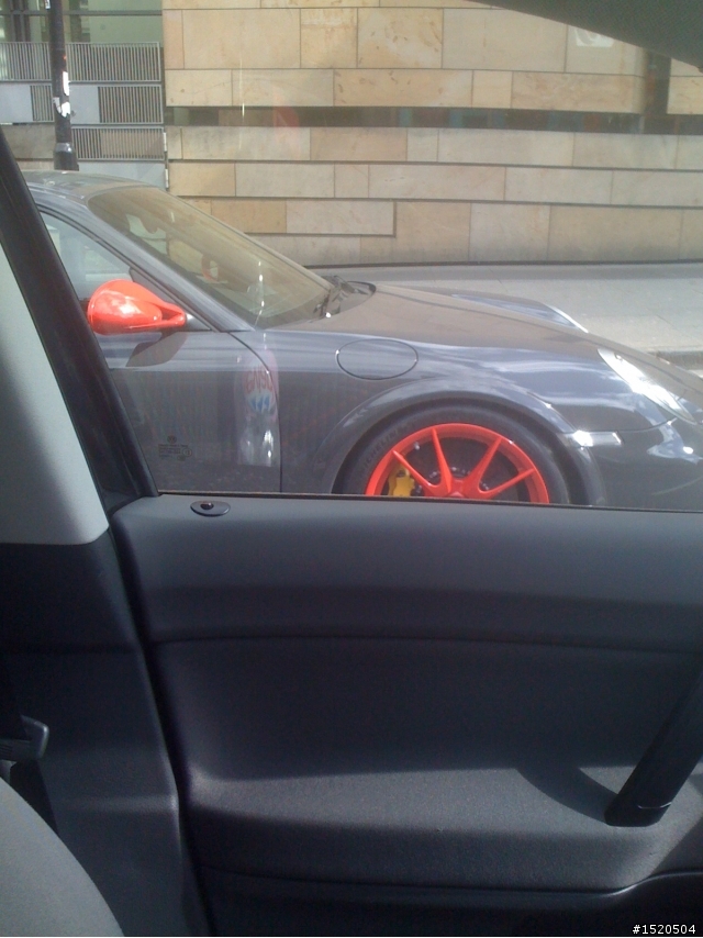 GT3 RS (圖) 拼命追到