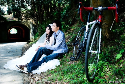我要結婚了~~附上單車入婚紗照片