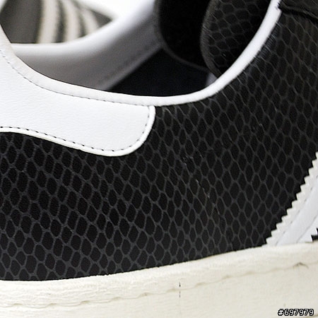 有人準備要衝 adidas X atmos 十周年限定 夜光黑蛇嘛?