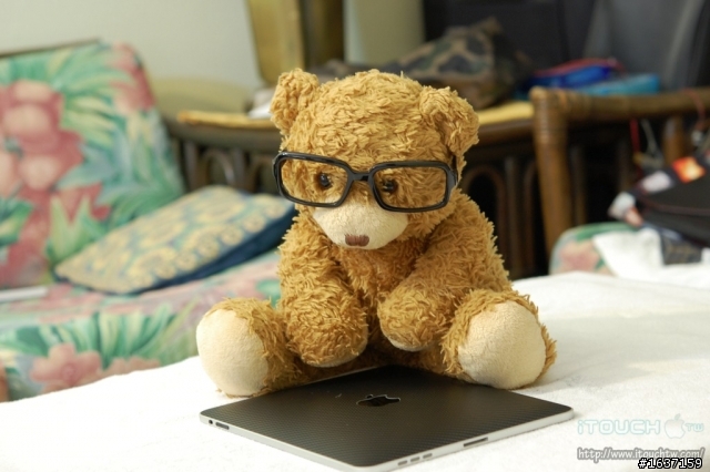 [開箱]iPad SGP-仿碳纖背殼保護貼