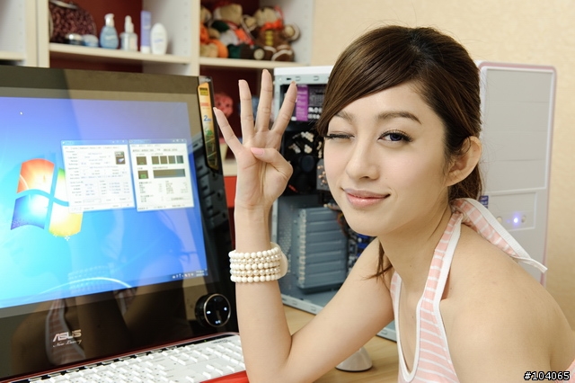 桌布釋出，27P，美女Sophie「開核」初體驗--華碩ASUS M4A89GTD PRO/USB3