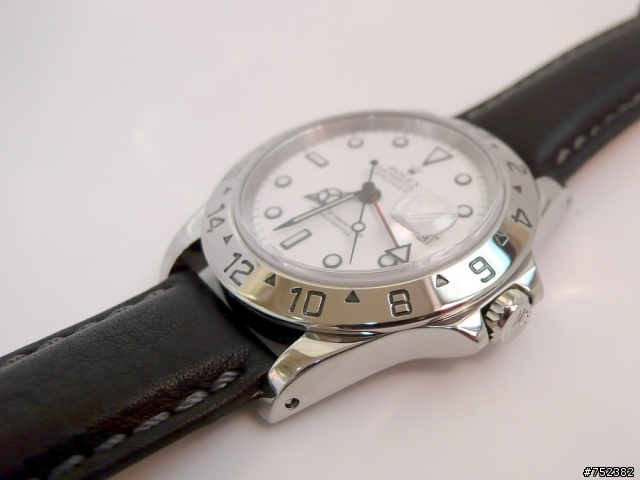 Daytona 說 :"Explorer II 你這個學人精，不要把表殼表圈磨得跟我一樣嘛 "