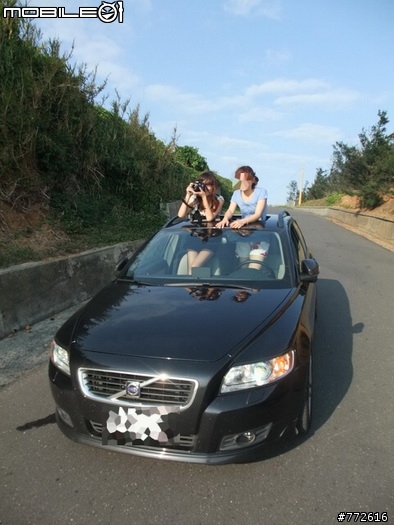 (4/22更新)遲來的開箱文~墾丁春浪陽光沙灘放肆玩XD 我的VOLVO V50 現醜啦(女王加爆乳妹~女王拍的XD) 釋出隱藏版