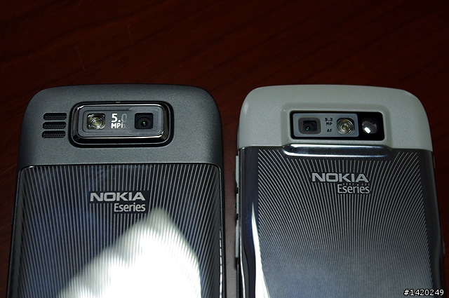輕薄有型～新手不走商務路線的NOKIA E72灰銀版使用分享