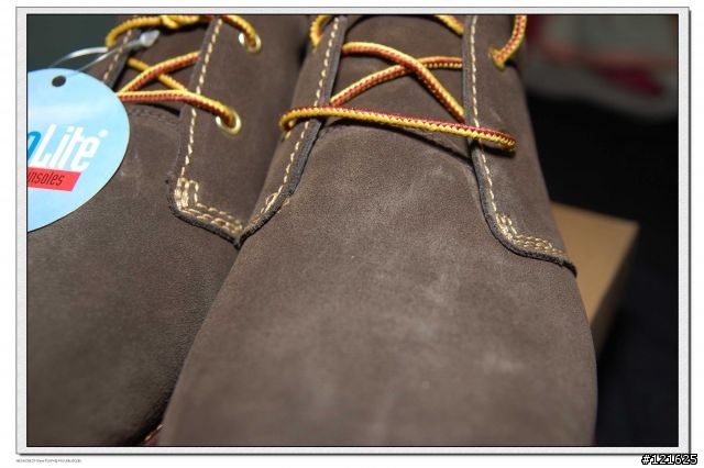優雅VS粗曠  Timberland 袋鼠鞋.古著風黃靴