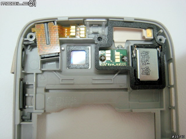 [分享] Nokia E72 脫光光的拆機照