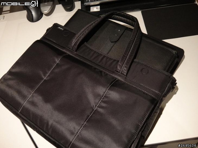 {時尚+質感的Vaio 肩背/攜行包} VGP-MBC30 Vaio Bag Collection