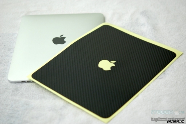 [開箱]iPad SGP-仿碳纖背殼保護貼