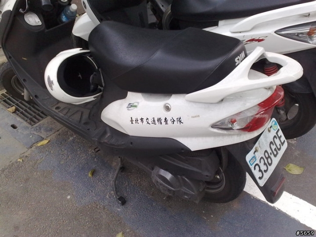 [疑問]這台車有違規停車嗎?? 請各位解惑~~