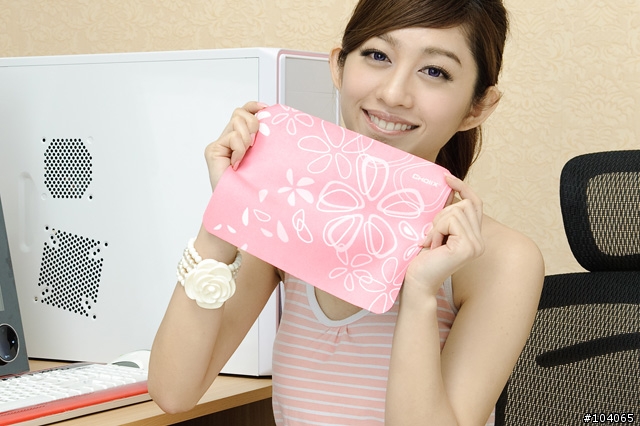桌布釋出，27P，美女Sophie「開核」初體驗--華碩ASUS M4A89GTD PRO/USB3