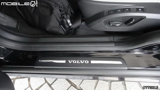 (4/22更新)遲來的開箱文~墾丁春浪陽光沙灘放肆玩XD 我的VOLVO V50 現醜啦(女王加爆乳妹~女王拍的XD) 釋出隱藏版
