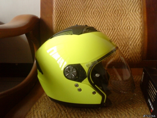 N43 air螢光黃 更正發言= =後續這帽子會變色= =