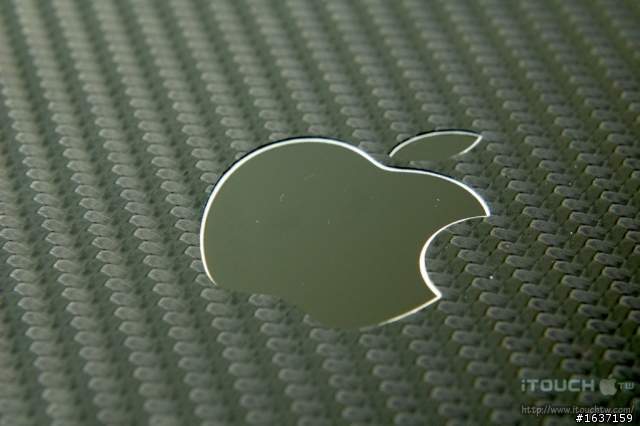 [開箱]iPad SGP-仿碳纖背殼保護貼