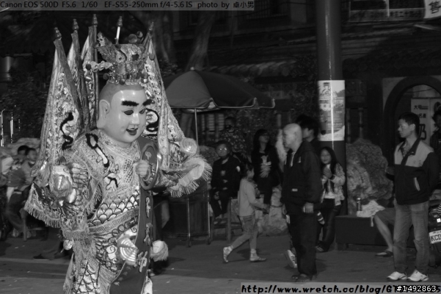 500D黑與白-3月大甲媽祖瘋蓋大樓