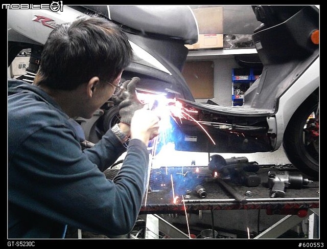 [分享]化油Racing150安裝飛旋踏板