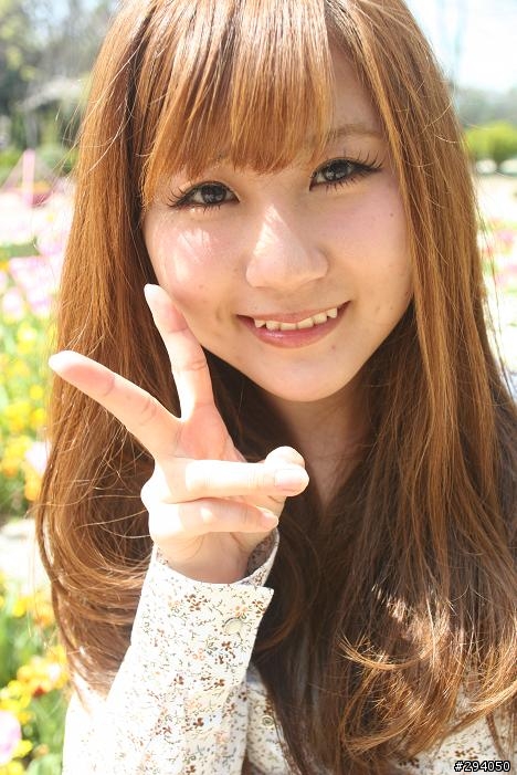 賞花的日本美少女
