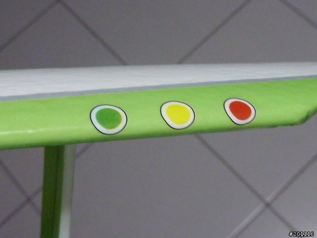 超口愛的 50cm 迷你小雙翼機