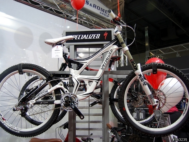 demo 8 vs ktm tribute