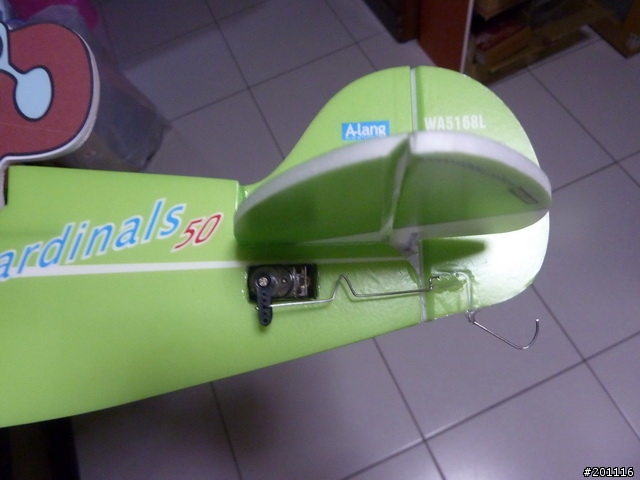 超口愛的 50cm 迷你小雙翼機