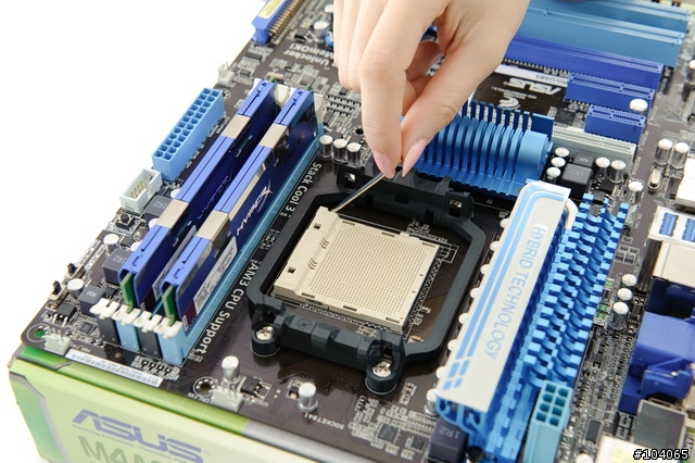 桌布釋出，27P，美女Sophie「開核」初體驗--華碩ASUS M4A89GTD PRO/USB3