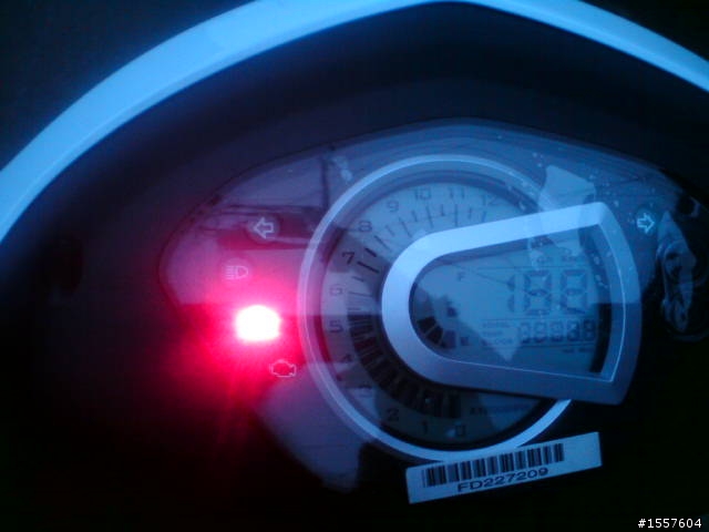 開箱文    SYM GT125白黑噴射版