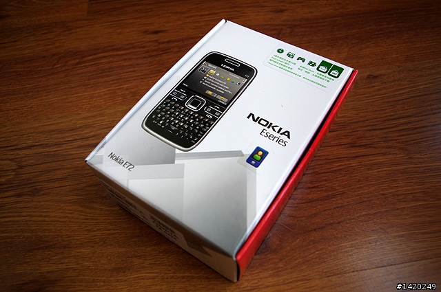 輕薄有型～新手不走商務路線的NOKIA E72灰銀版使用分享