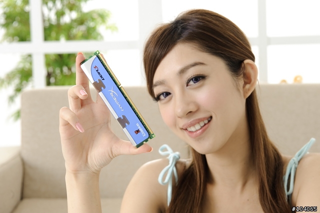 桌布釋出，27P，美女Sophie「開核」初體驗--華碩ASUS M4A89GTD PRO/USB3