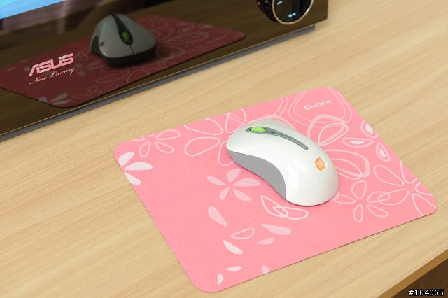 桌布釋出，27P，美女Sophie「開核」初體驗--華碩ASUS M4A89GTD PRO/USB3