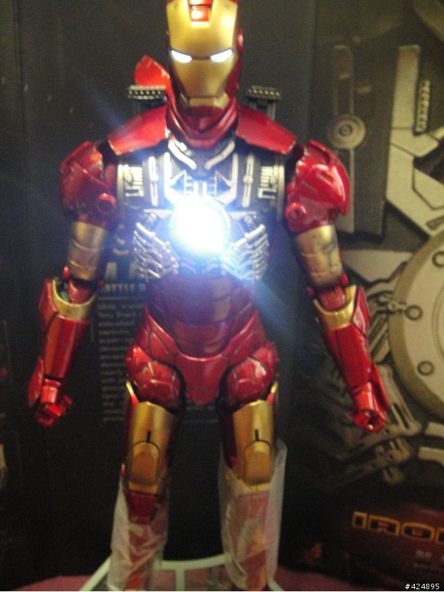 【非專業開箱】鋼鐵人 MARK III 戰損版(IRON MAN Battle Damaged Version)