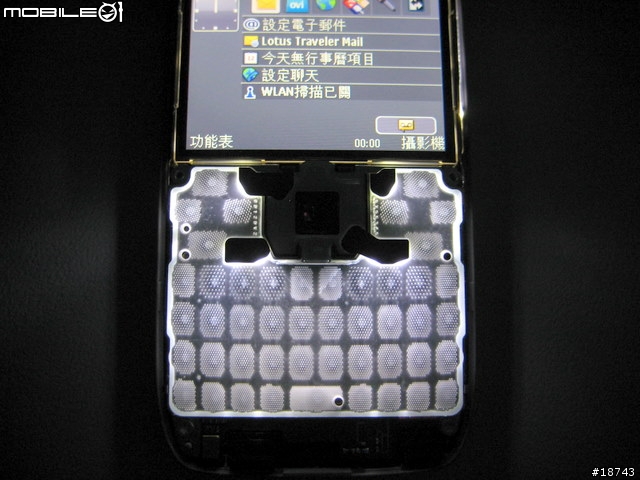 [分享] Nokia E72 脫光光的拆機照