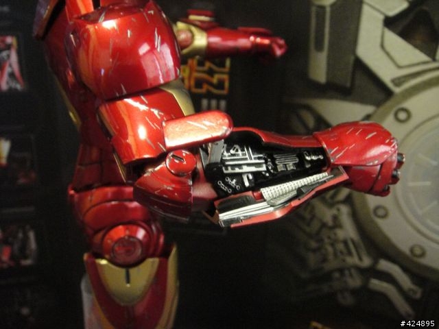 【非專業開箱】鋼鐵人 MARK III 戰損版(IRON MAN Battle Damaged Version)