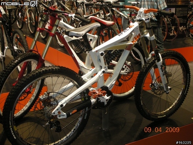 demo 8 vs ktm tribute