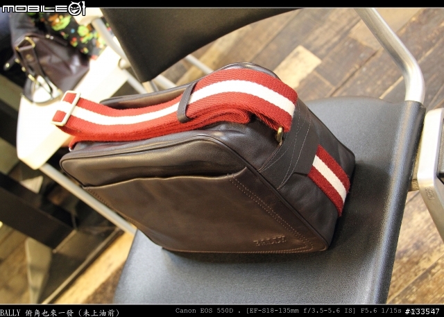 [淚奔開箱] BALLY 2010年式全皮革經典紅白值星帶斜背包