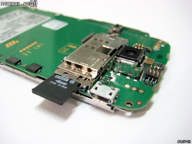 [分享] Nokia E72 脫光光的拆機照