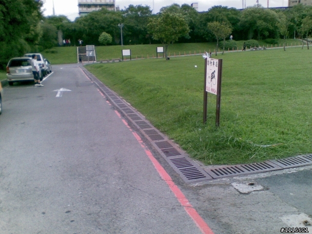 [圖多]4/27更新 申訴根本沒屁用 根本不用調查 他們說要罰就要罰( 機車誤闖沒標誌的自行車道 )