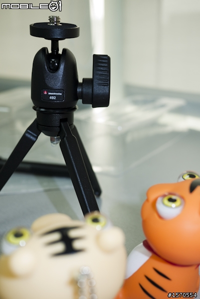兩隻老虎的新玩具，Manfrotto 209 492 套組腳架