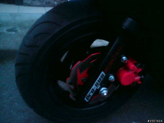 開箱文    SYM GT125白黑噴射版