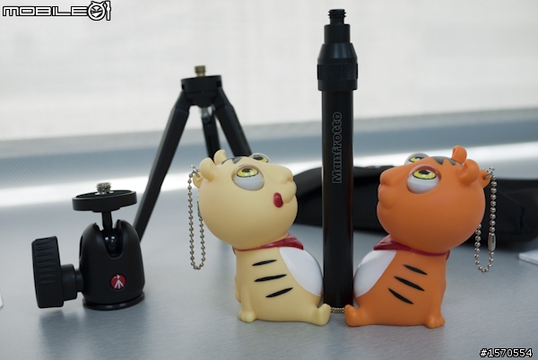 兩隻老虎的新玩具，Manfrotto 209 492 套組腳架