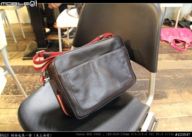 [淚奔開箱] BALLY 2010年式全皮革經典紅白值星帶斜背包