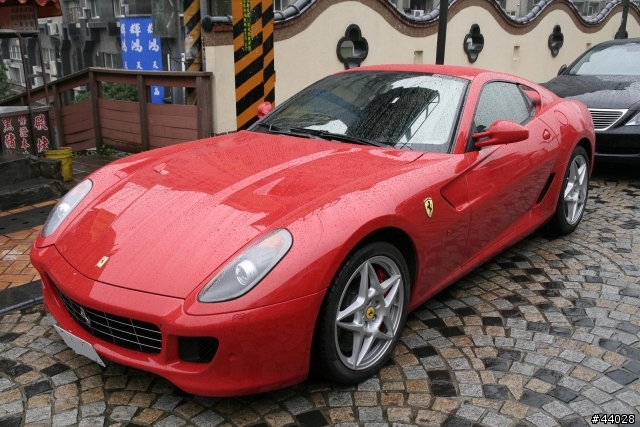 巧遇新新一代馬王 Ferrari 599 GTB