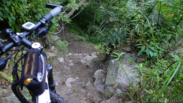 [遊記] 烏來雨中單車越野樂....卡拉莫基步道+哈盆越嶺古道(半程)