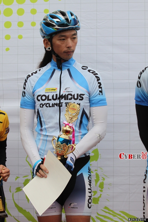 剛出爐:  4/12 五指山自行車大賽   終點前500米
