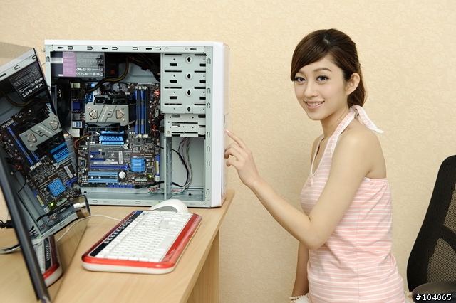 桌布釋出，27P，美女Sophie「開核」初體驗--華碩ASUS M4A89GTD PRO/USB3