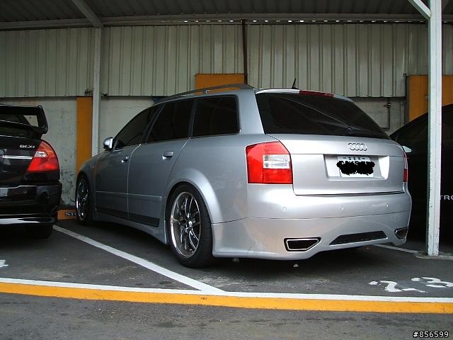不知名的AUDI A4車身套件